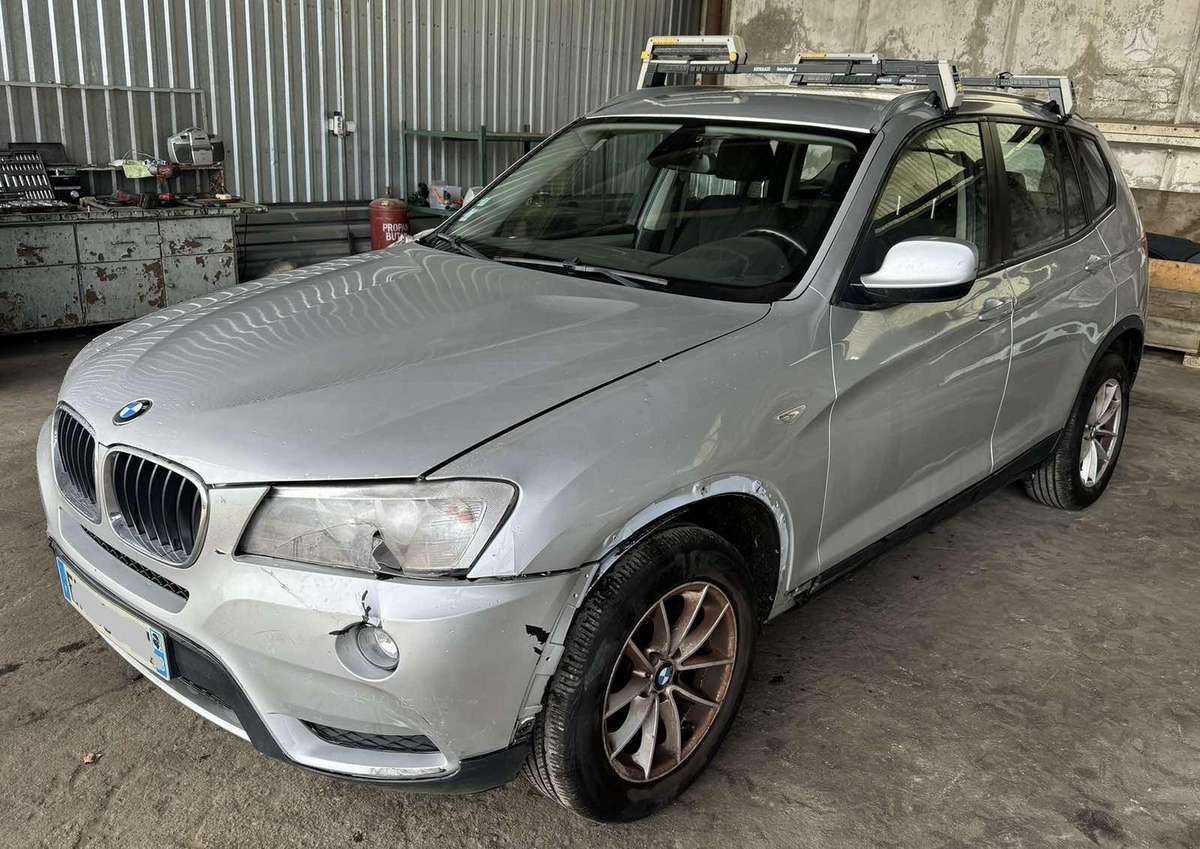 BMW X3 dalimis