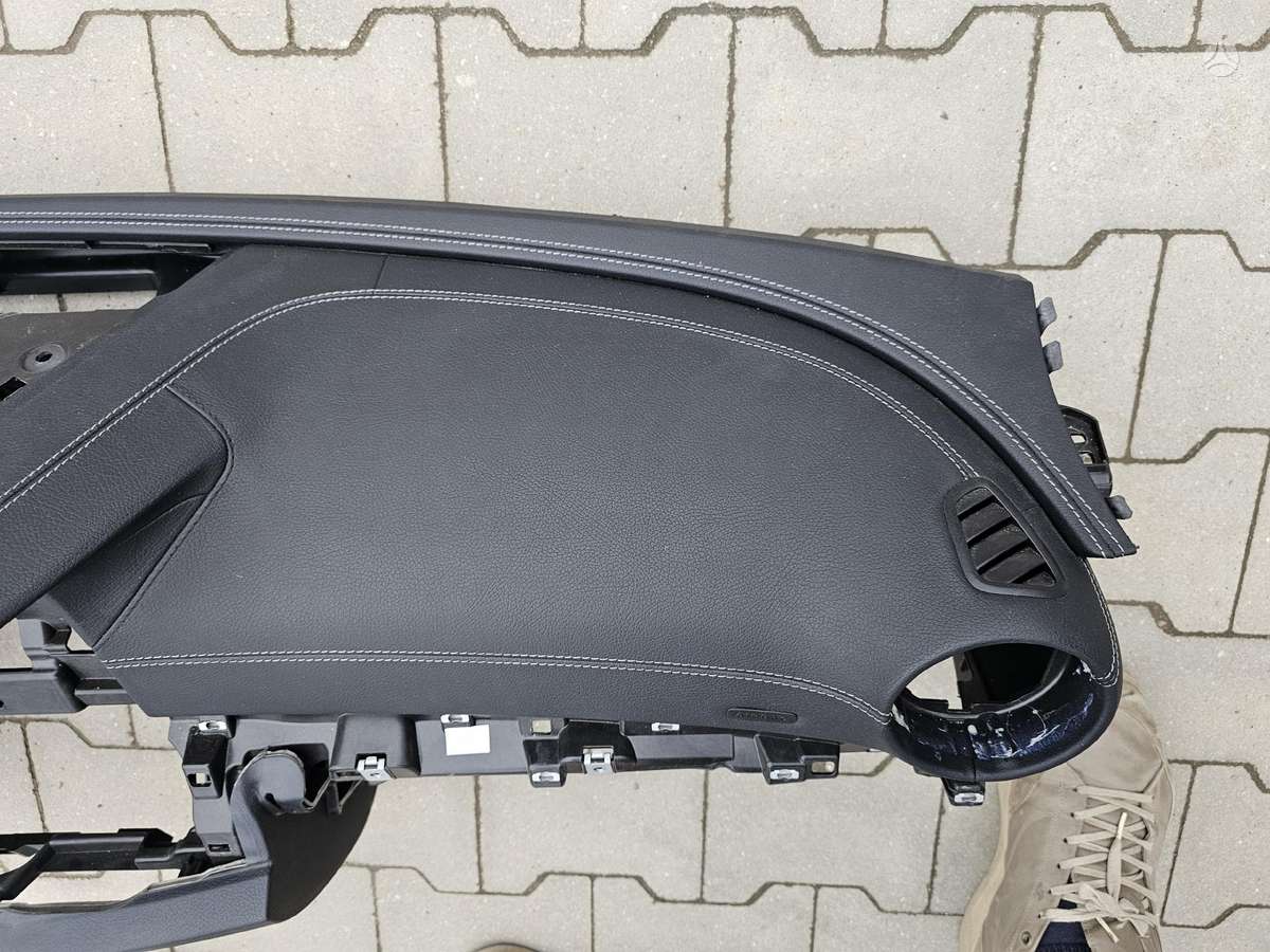 Mercedes-Benz E klasė dashboard