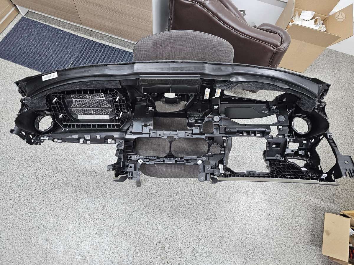 Mercedes-Benz E klasė консоль