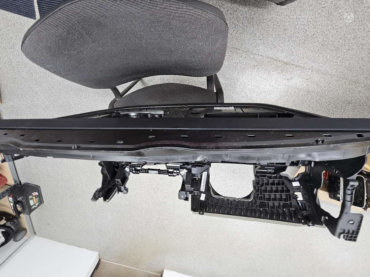 Mercedes-Benz E klasė консоль