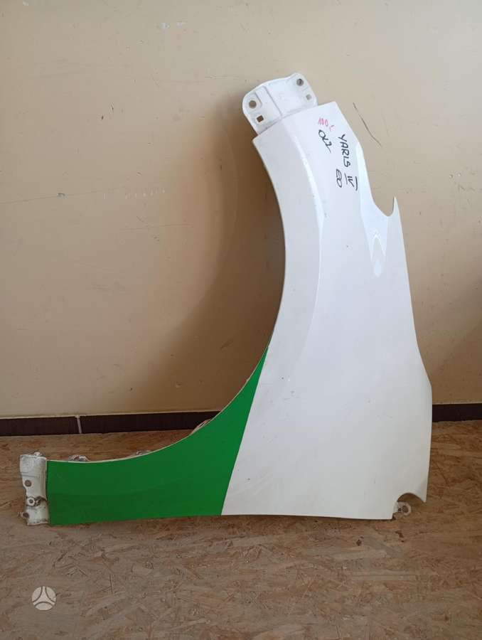 Toyota Yaris kėbulo dalys
