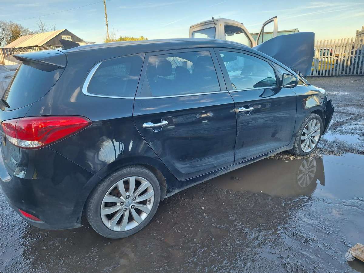 Kia Carens body parts