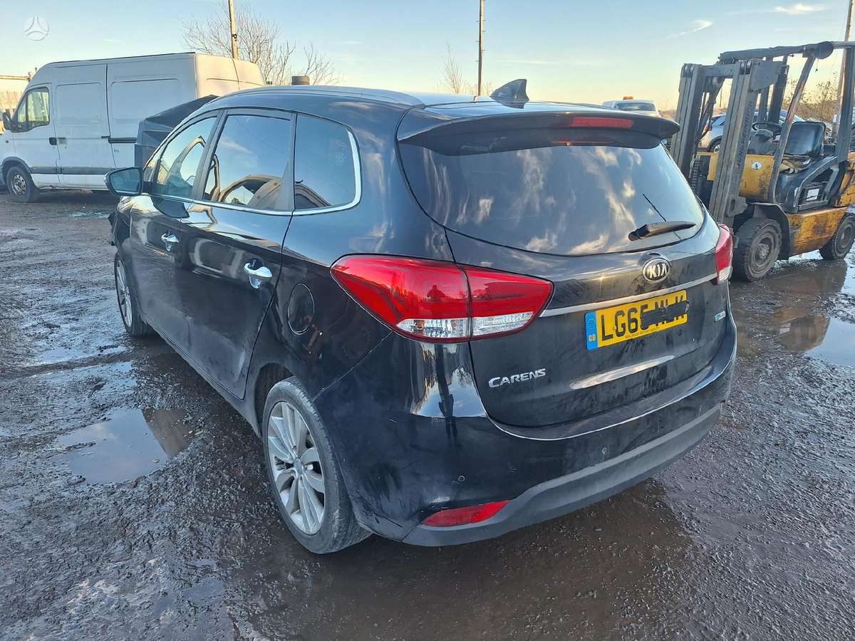 Kia Carens body parts