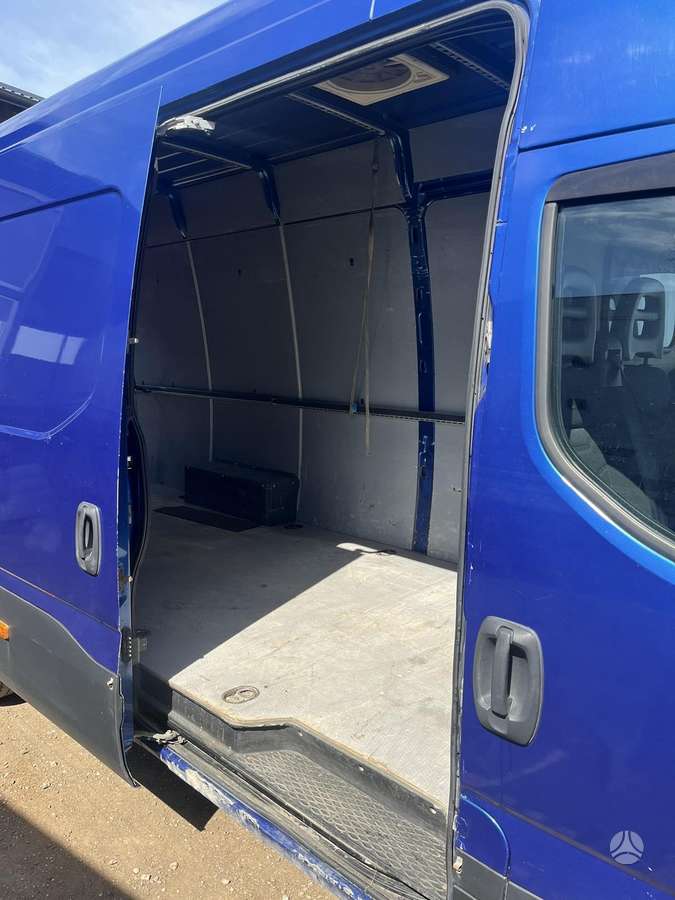 Iveco Daily, 3.0 l., cargo van