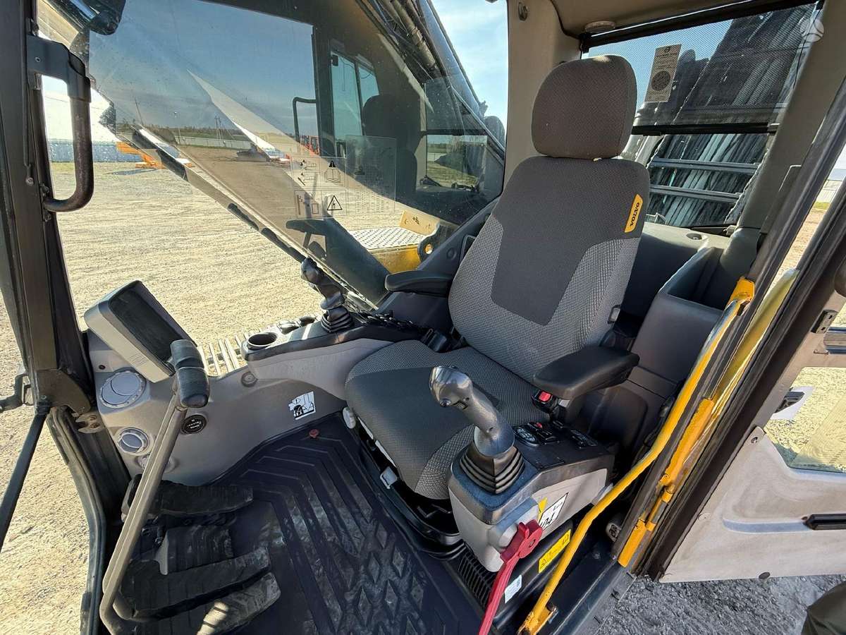 Volvo EC 300 DNL Cabin Lift, экскаваторы