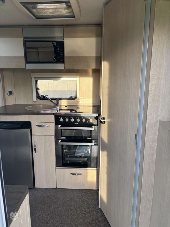 Bürstner Lunar, Elddis Sterling, кемперы