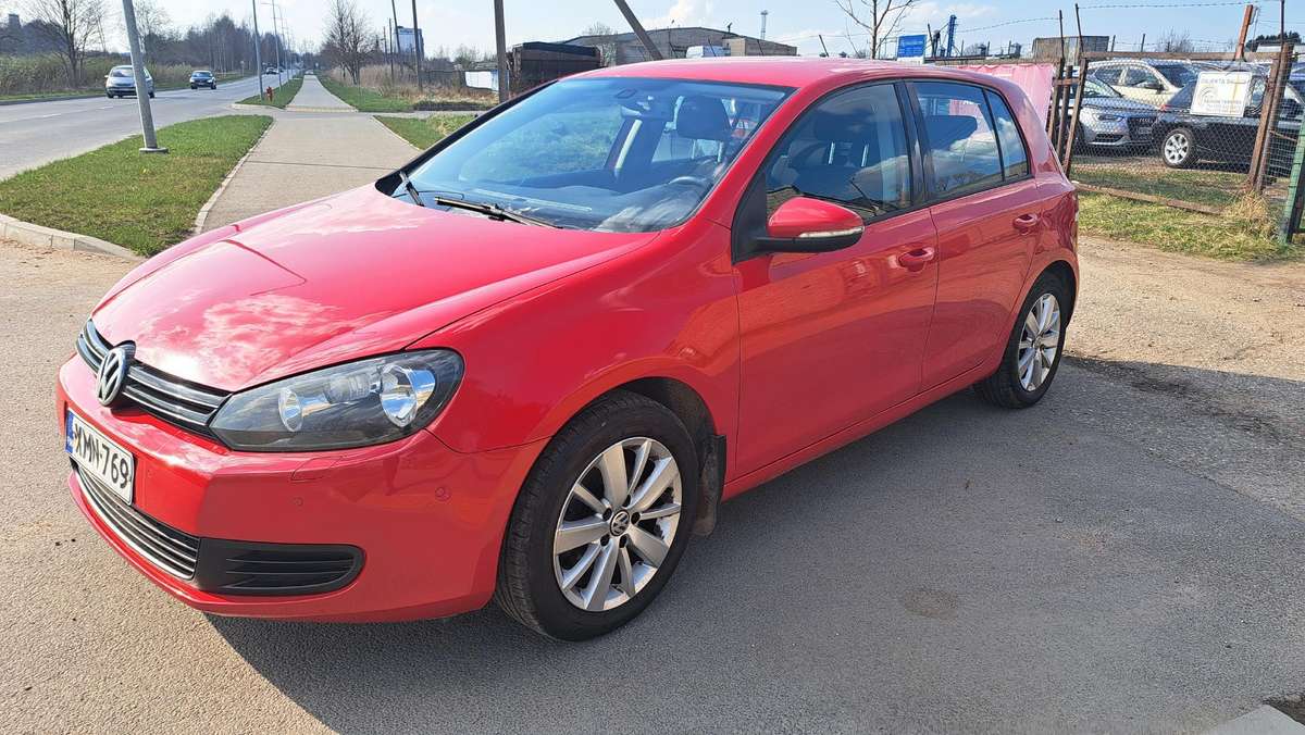 Volkswagen Golf - 1