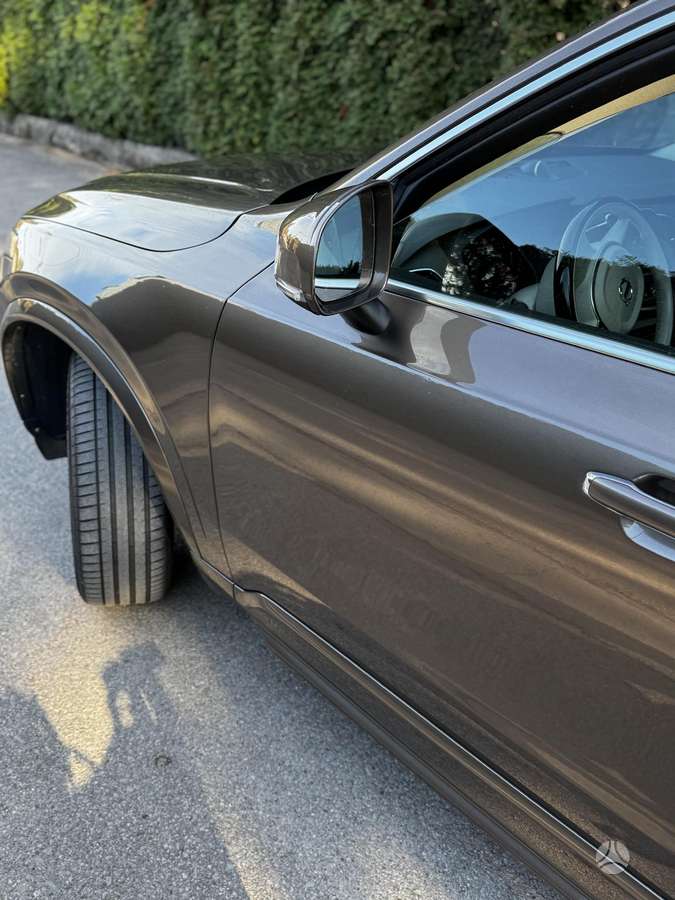 Volvo XC90, 2.0 l., off-road / crossover