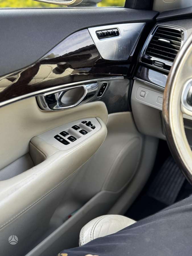 Volvo XC90, 2.0 l., off-road / crossover
