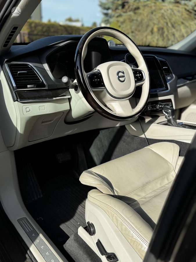 Volvo XC90, 2.0 l., off-road / crossover