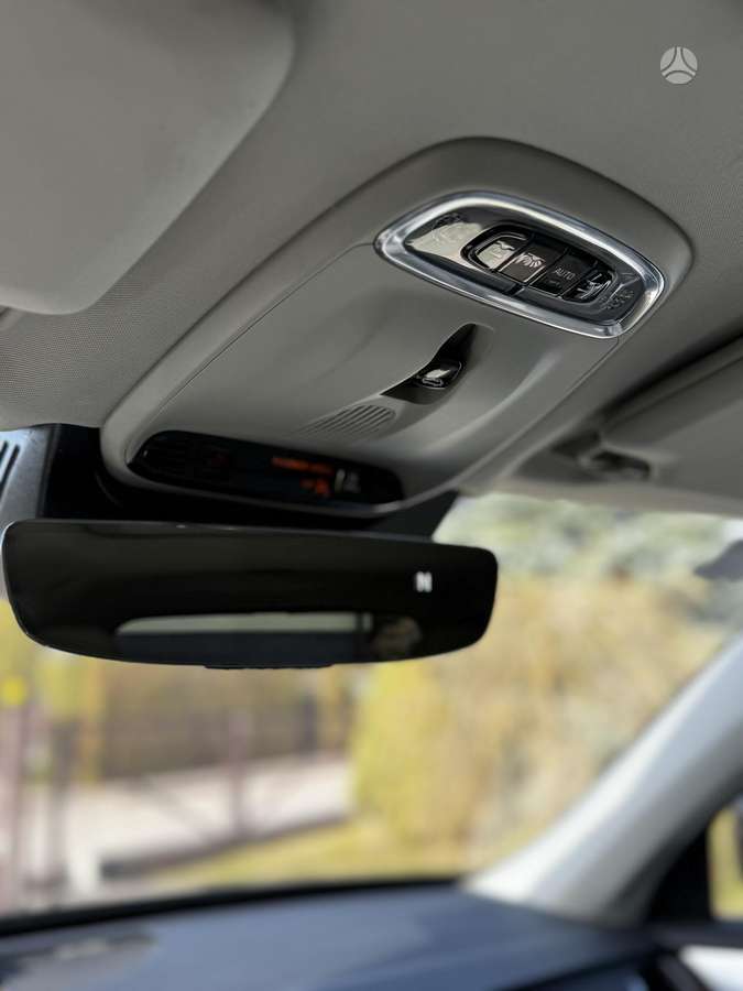 Volvo XC90, 2.0 l., off-road / crossover