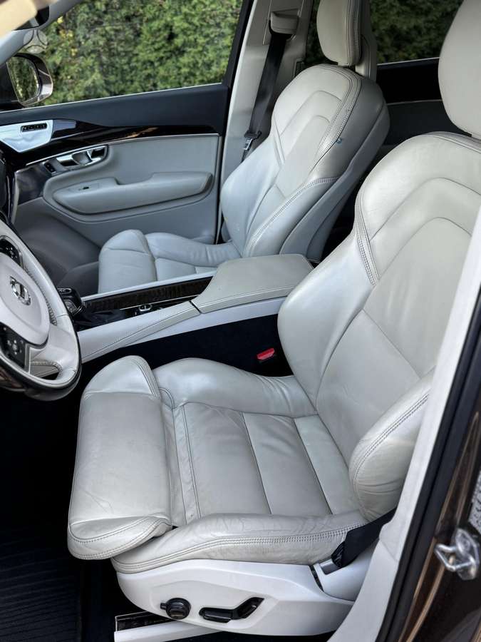 Volvo XC90, 2.0 l., off-road / crossover