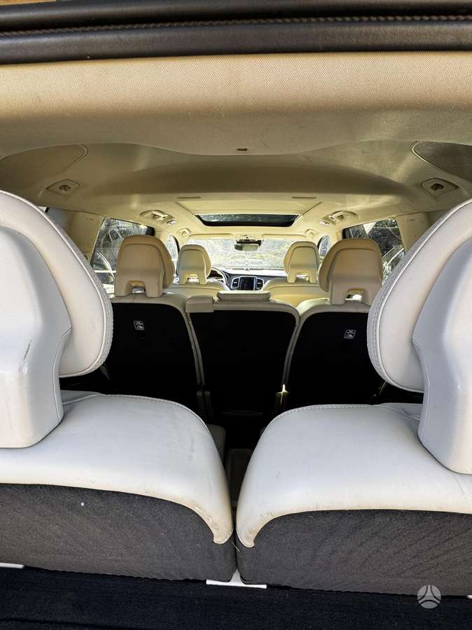 Volvo XC90, 2.0 l., off-road / crossover