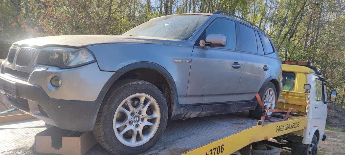 BMW X3 Priekinių žibintų nera