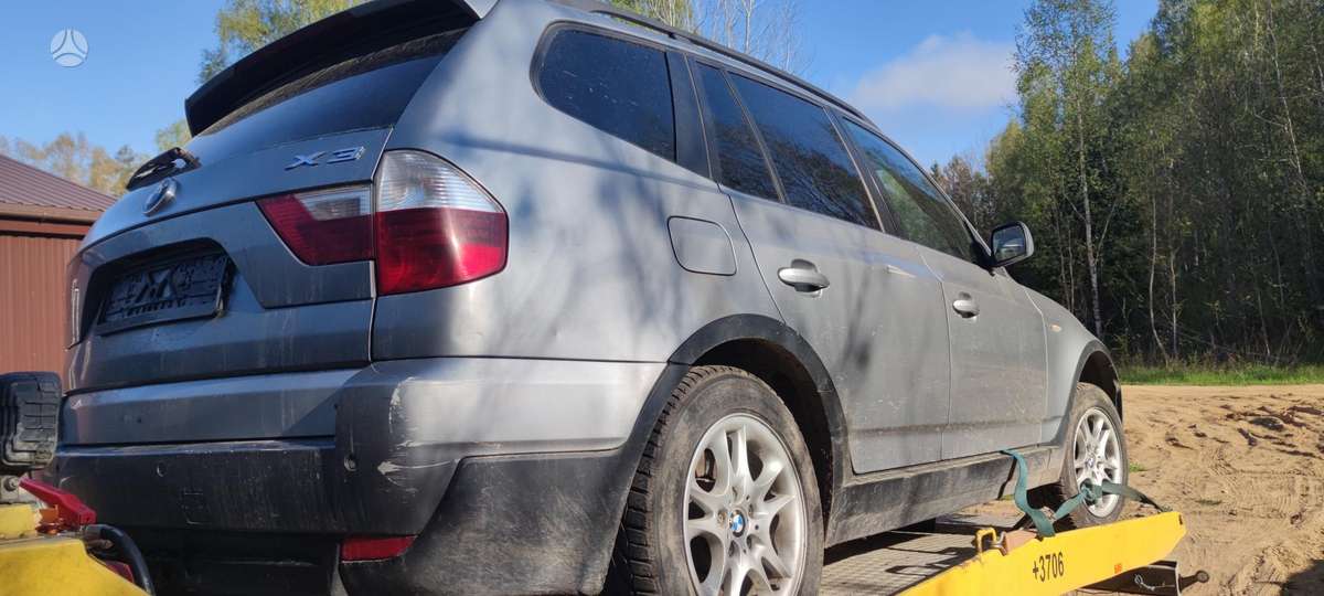 BMW X3 Priekinių žibintų nera