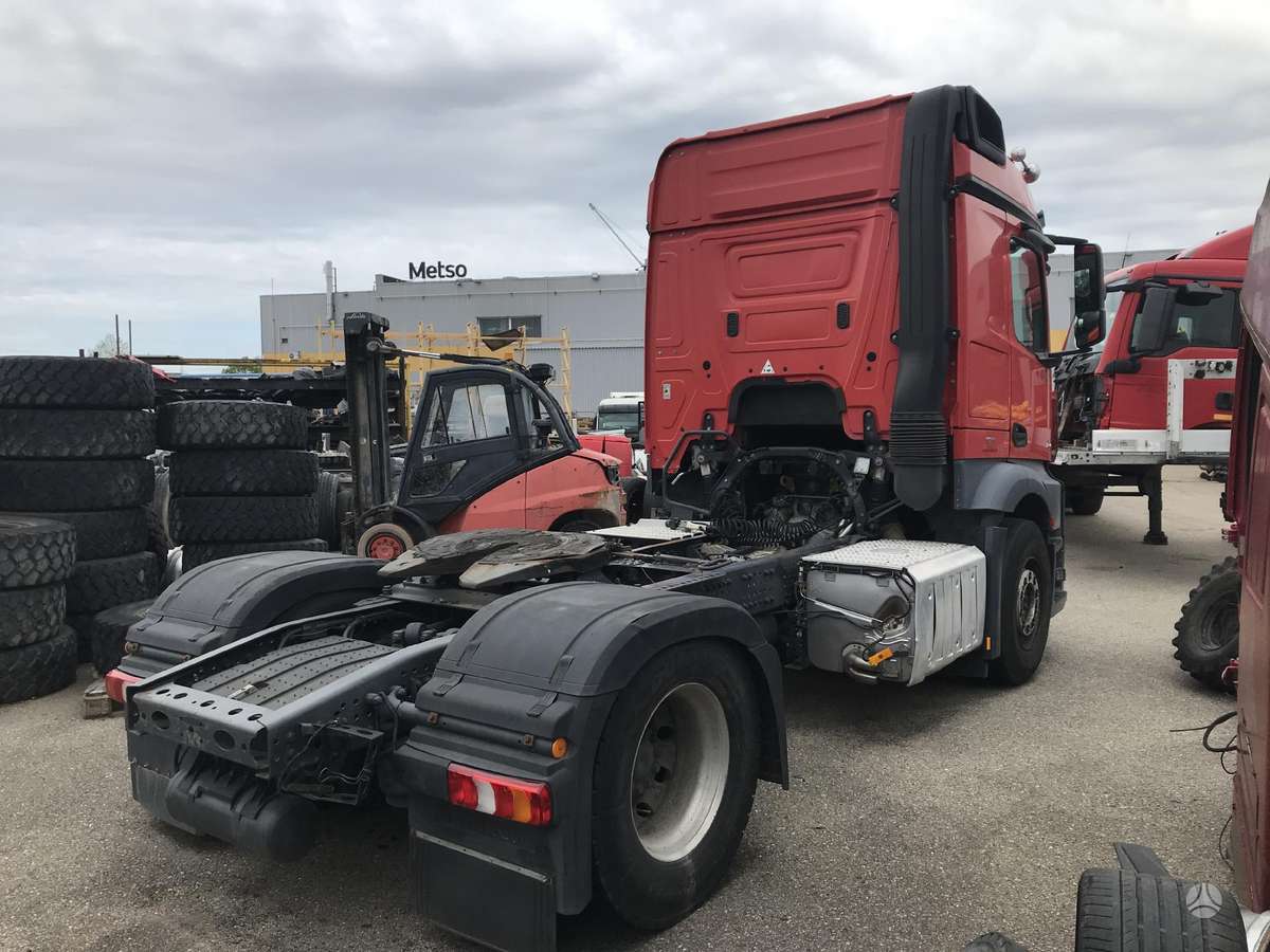 Mercedes-Benz Actros 1845, single sleeper