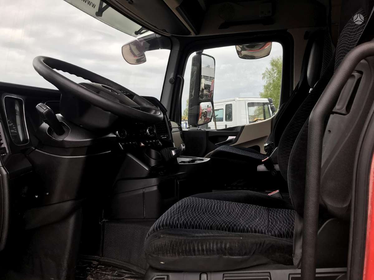 Mercedes-Benz Actros 1845, single sleeper