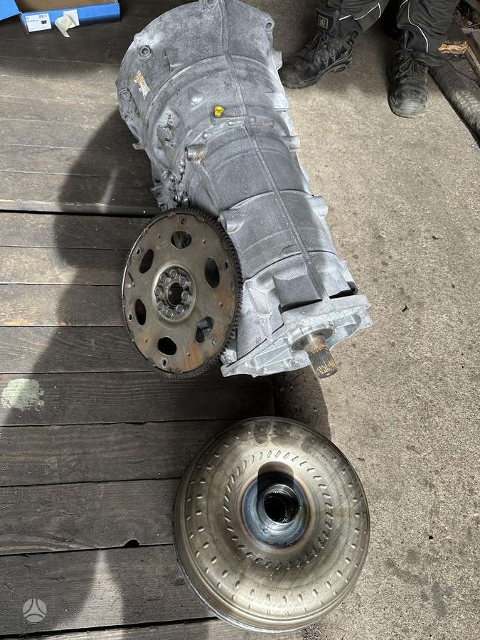 BMW 740 kėbulo dalys
