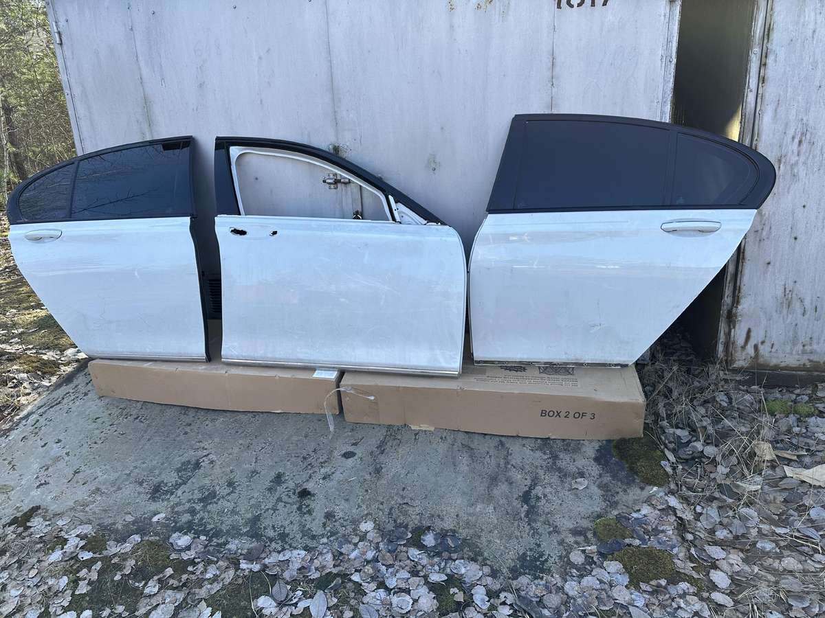 BMW 740 body parts