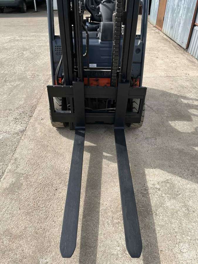 Toyota Traigo 48, forklifts