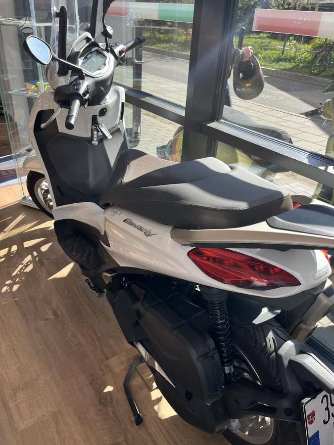 Piaggio Beverly 400cc, мотороллеры / мопеды