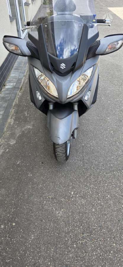Suzuki Burgman 650cc, scooters / mopeds