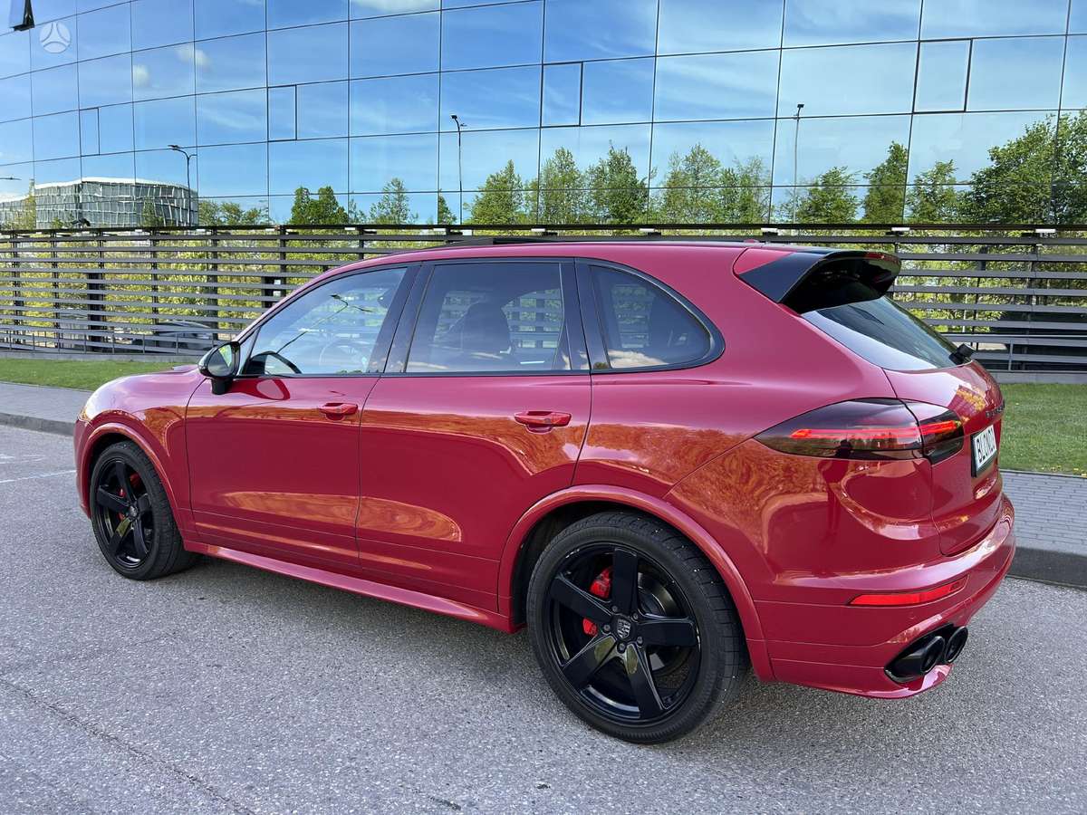 Porsche Cayenne - 4