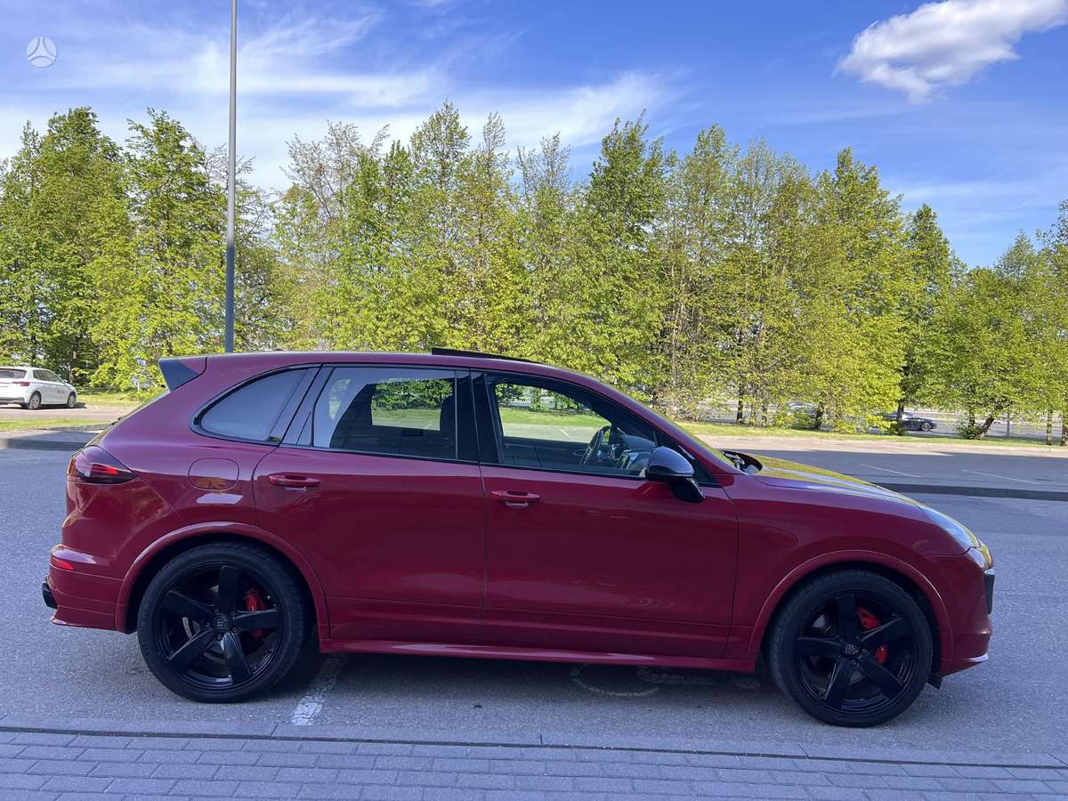 Porsche Cayenne - 8