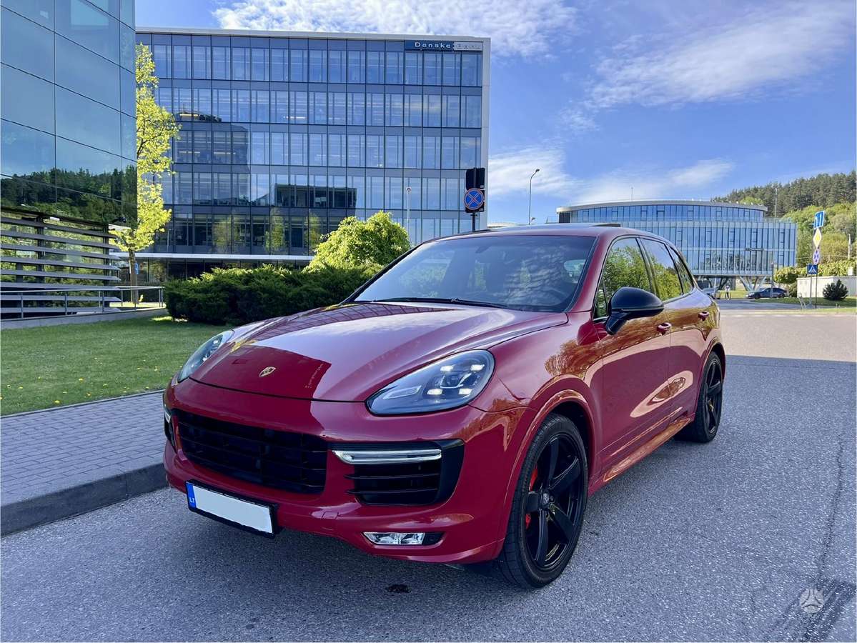 Porsche Cayenne - 1