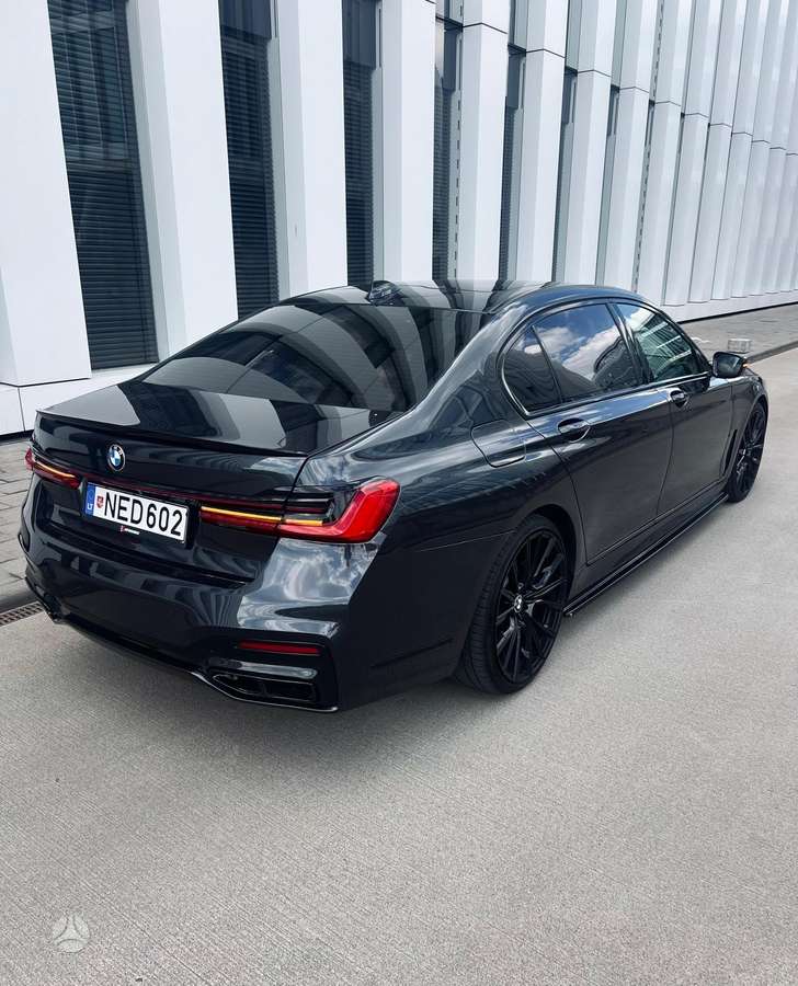 BMW 740, saloon / sedan