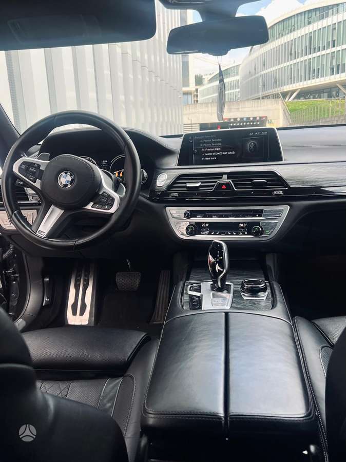 BMW 740, saloon / sedan