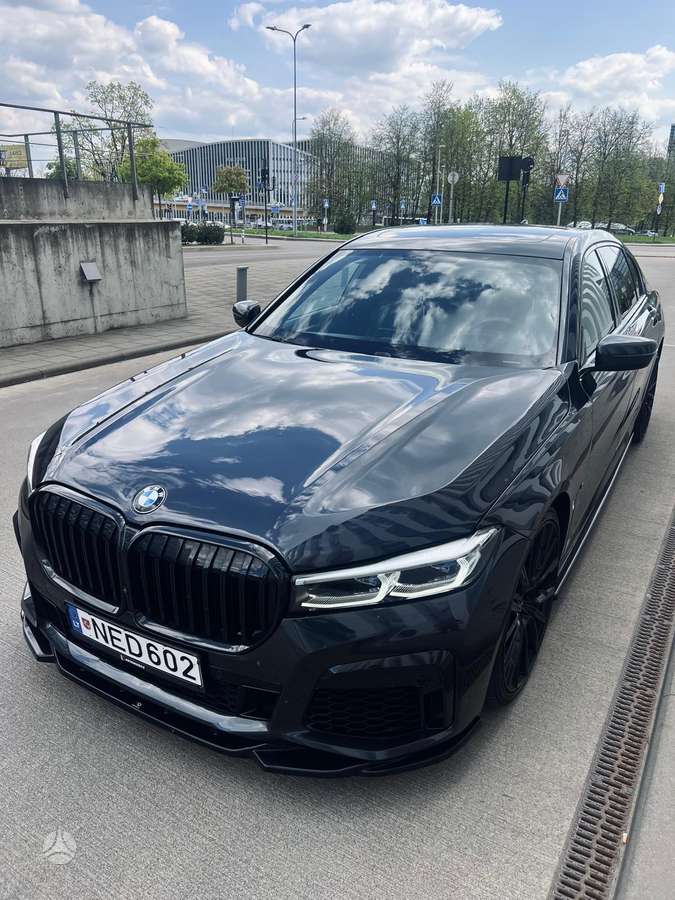 BMW 740, saloon / sedan