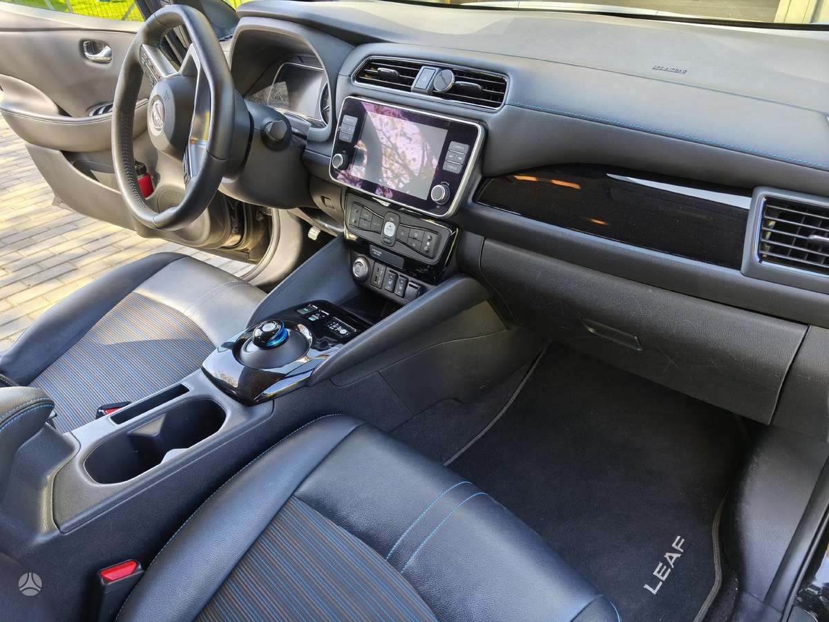 Nissan Leaf, 40 kWh, hatchback