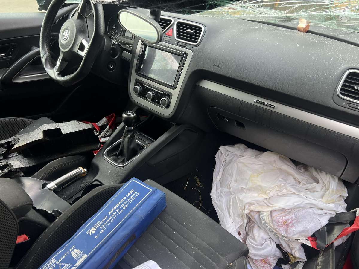 Volkswagen Scirocco dalimis