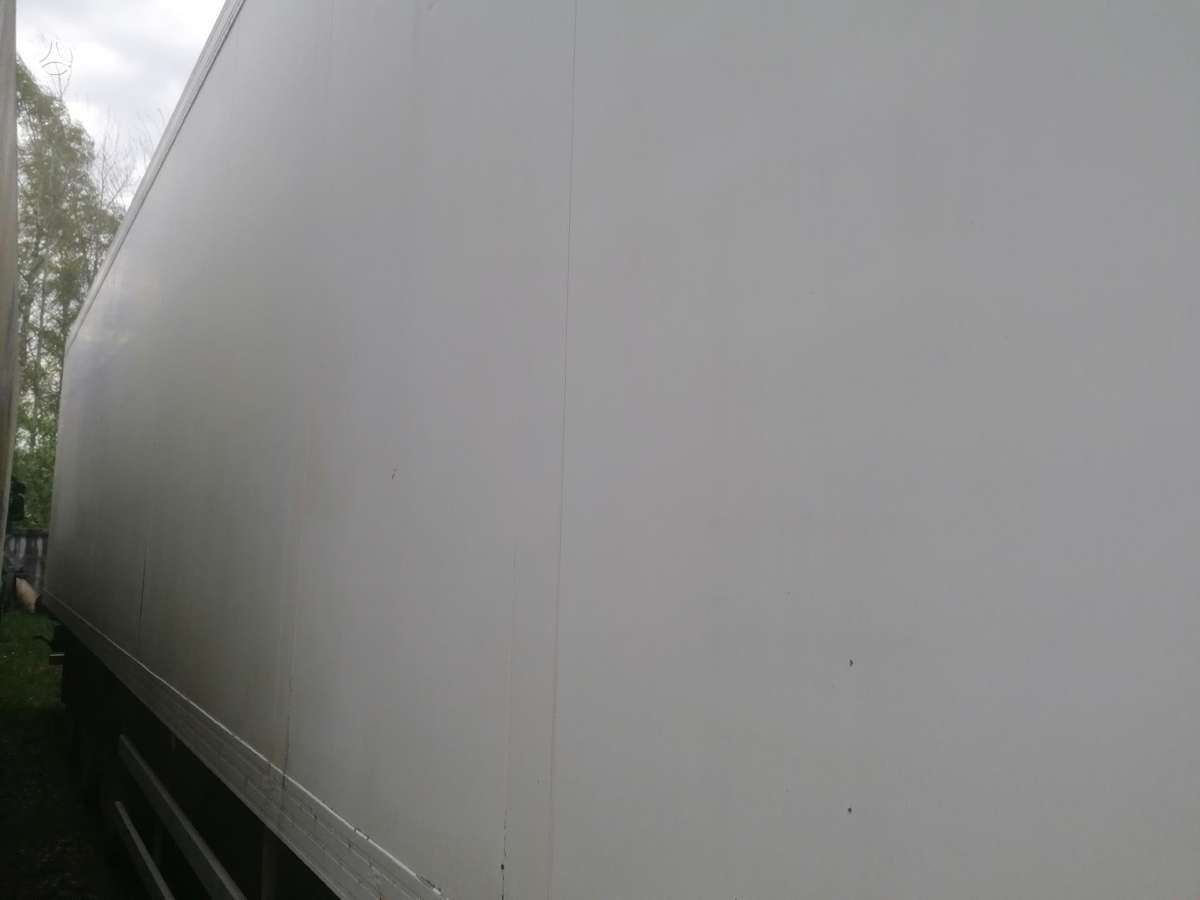 Schmitz SKO24, refrigerated