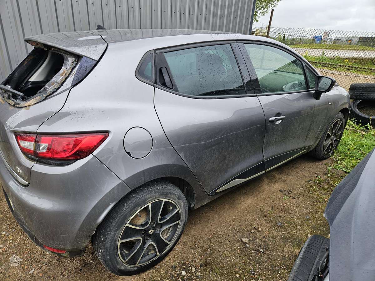 Renault Clio Dalis siunčiame į kitus miestus