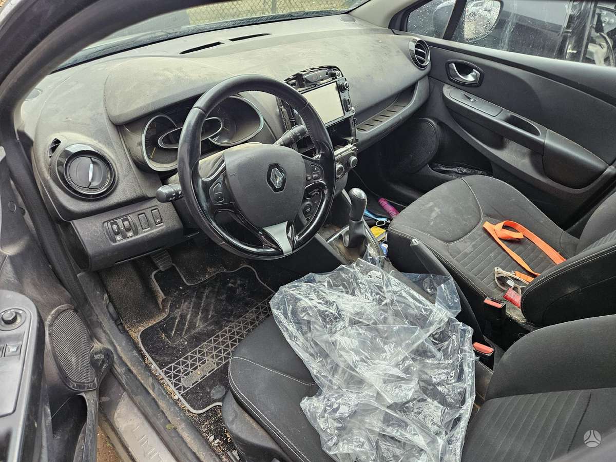Renault Clio Dalis siunčiame į kitus miestus