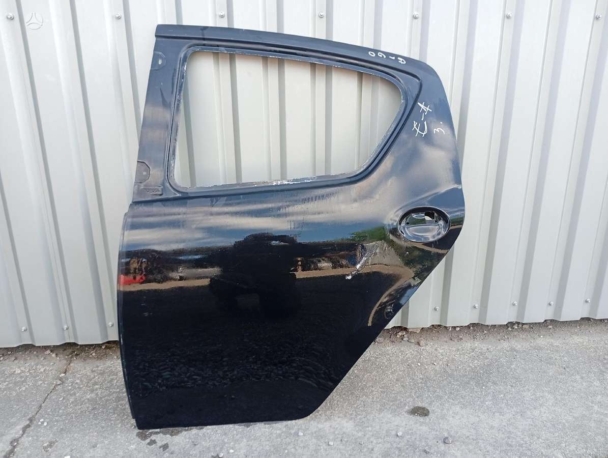 Toyota Aygo бамперы (буфера), двери, крылья