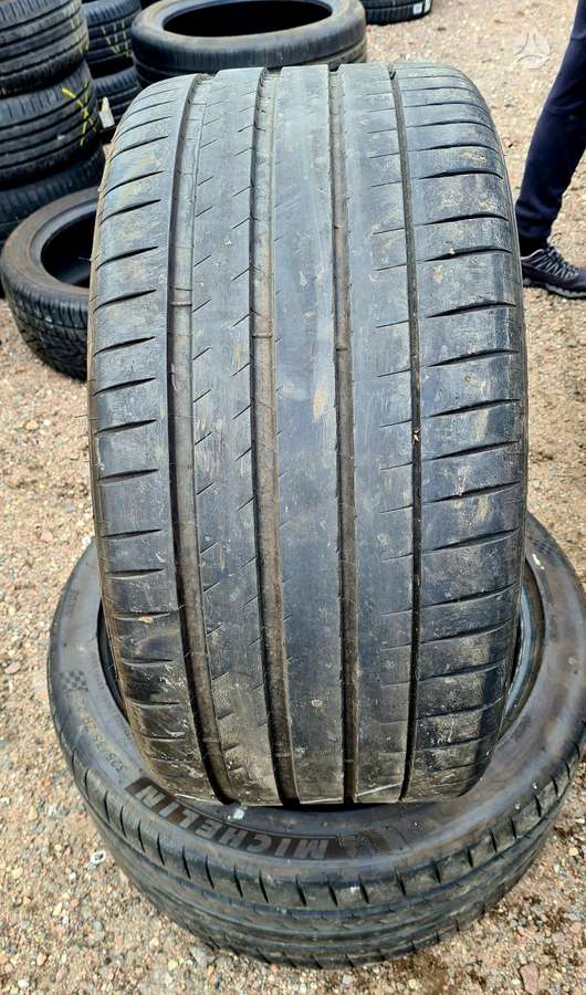 Michelin, summer 325/35 R22