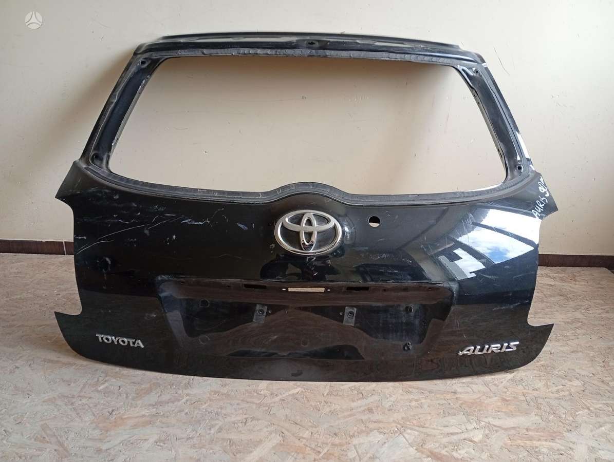 Toyota Auris hood (front, rear)