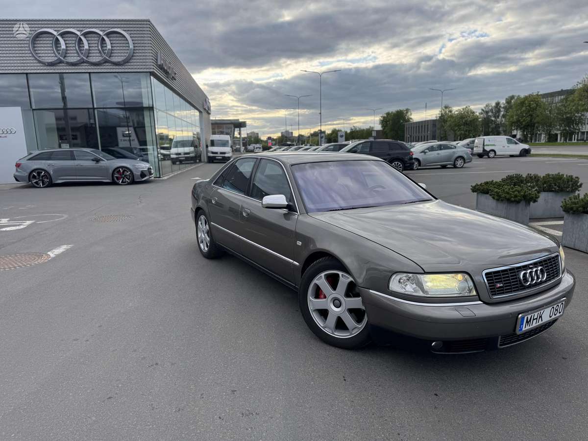 Audi S8, 4.2 l., saloon / sedan