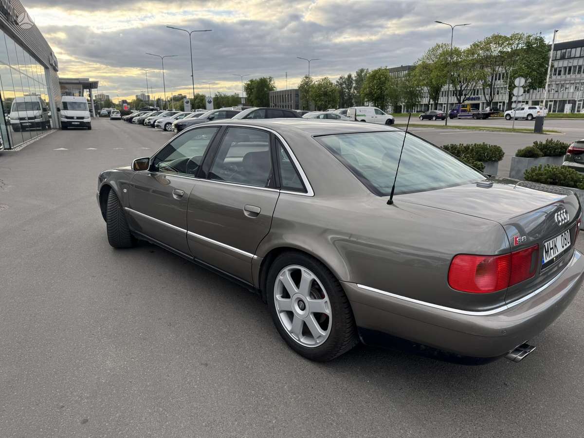Audi S8, 4.2 l., saloon / sedan