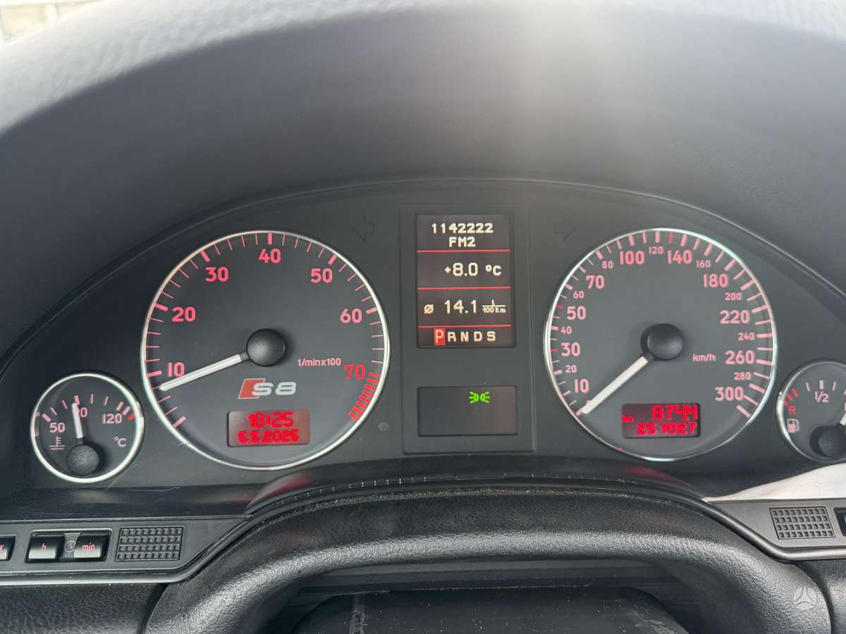 Audi S8, 4.2 l., saloon / sedan