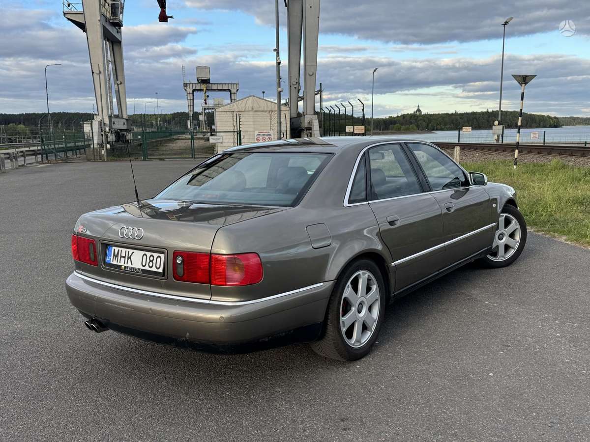 Audi S8, 4.2 l., saloon / sedan