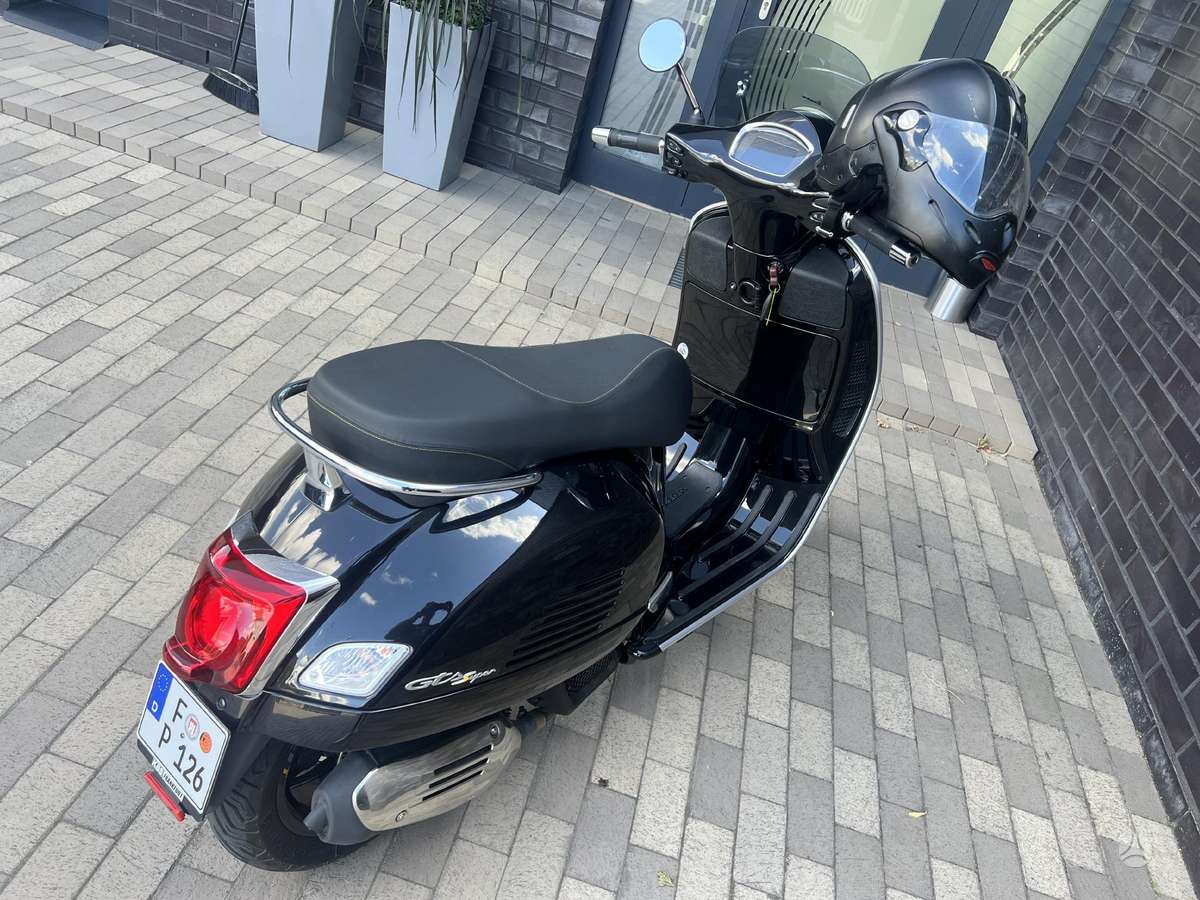 Piaggio Vespa 125cc, scooters / mopeds