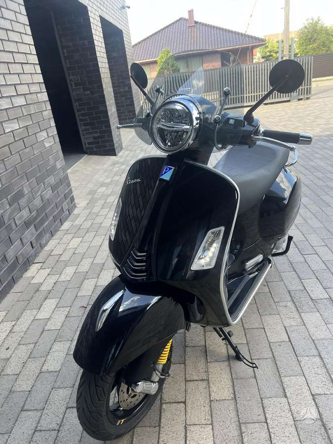 Piaggio Vespa 125cc, scooters / mopeds
