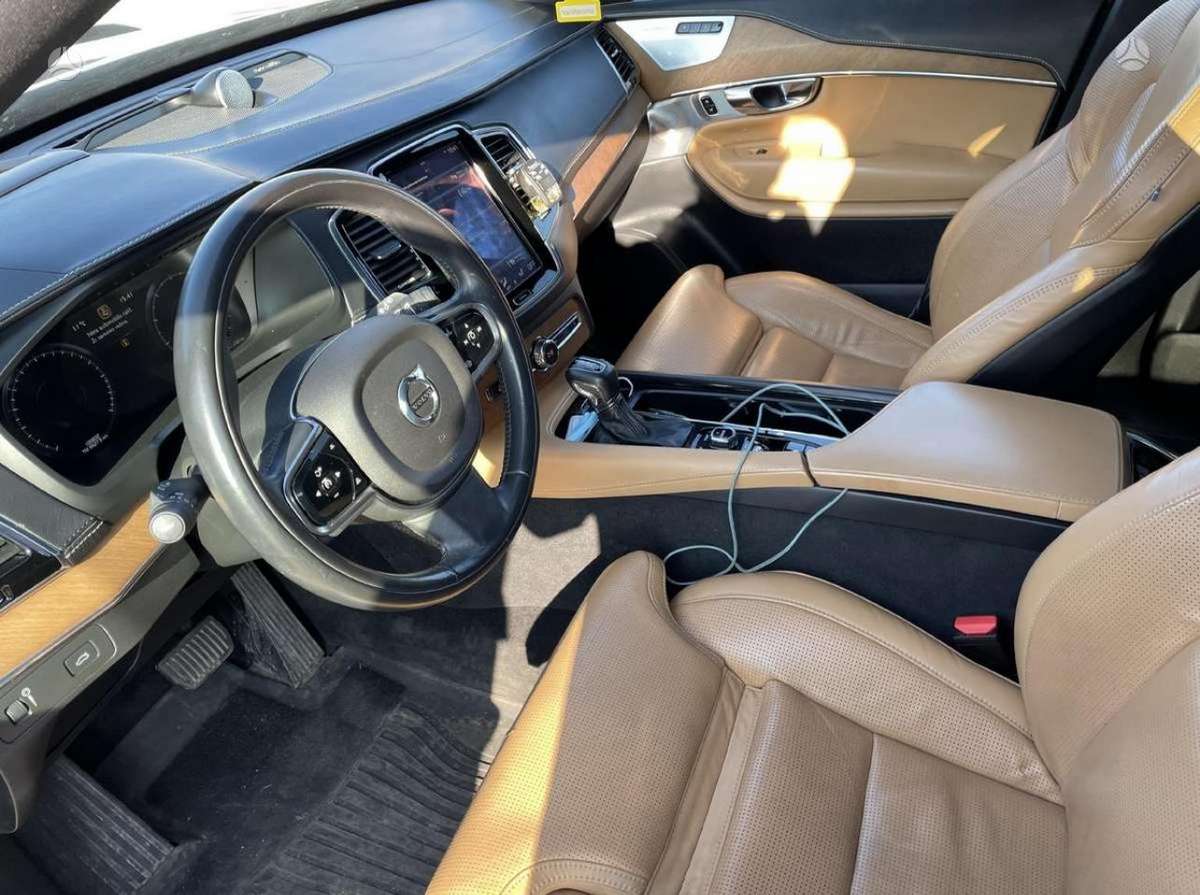 Volvo XC90 - 10