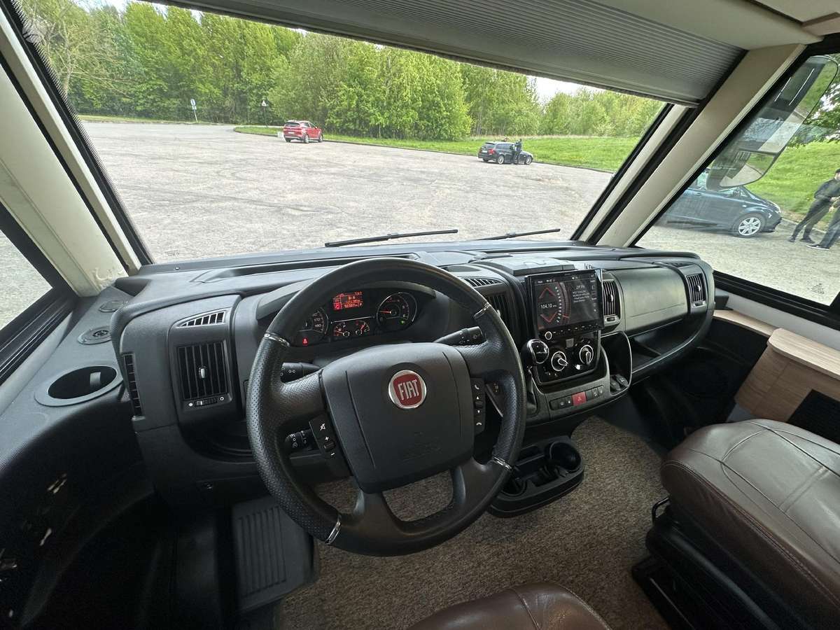 Weinsberg 650MEG, туристическиe автомобили
