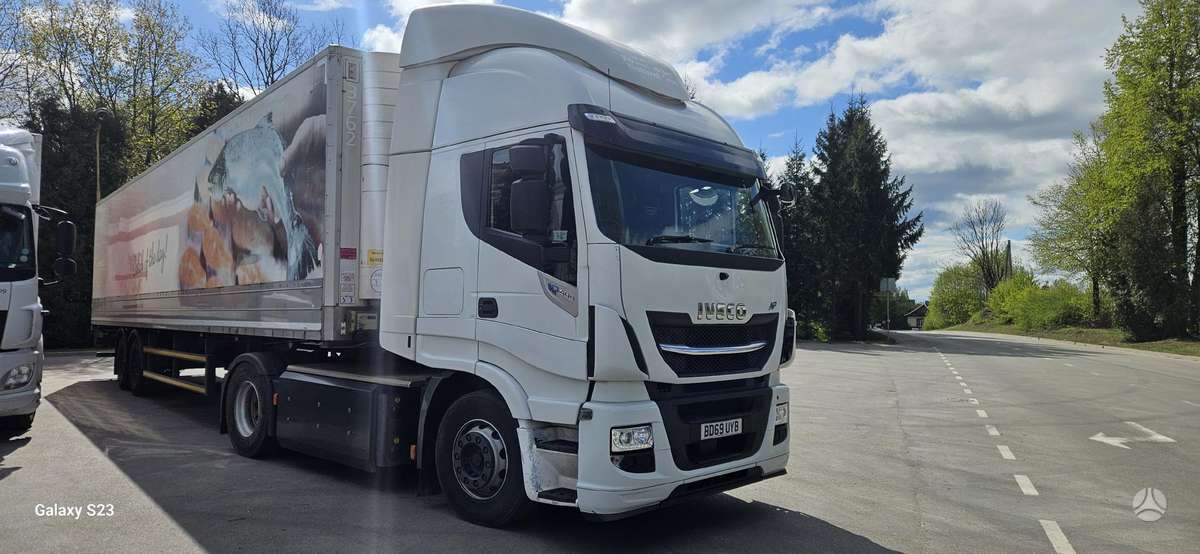 Iveco NP 400  CNG, single sleeper