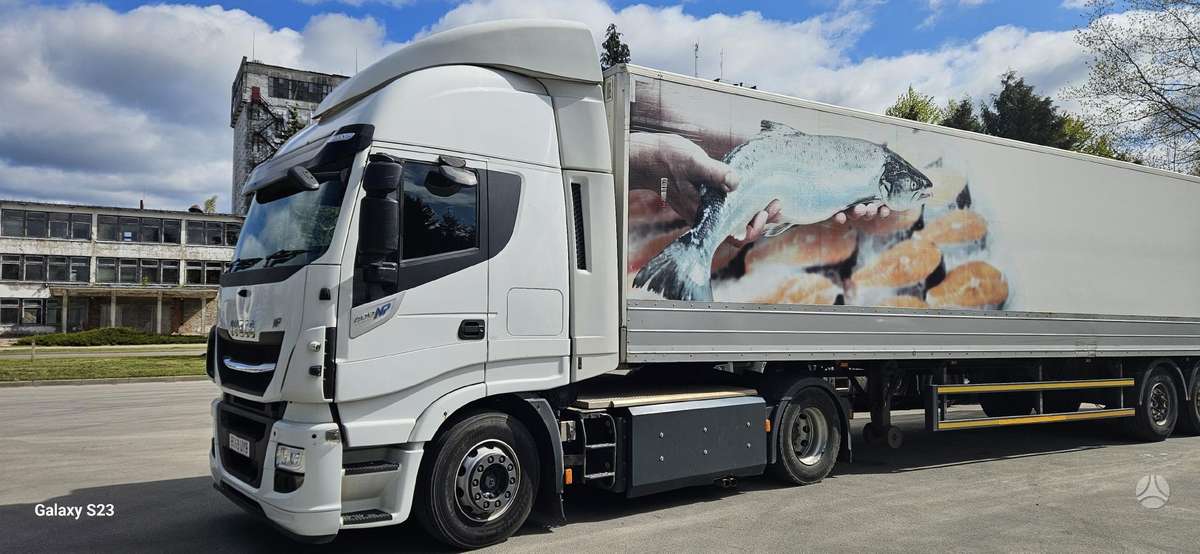 Iveco NP 400  CNG, single sleeper